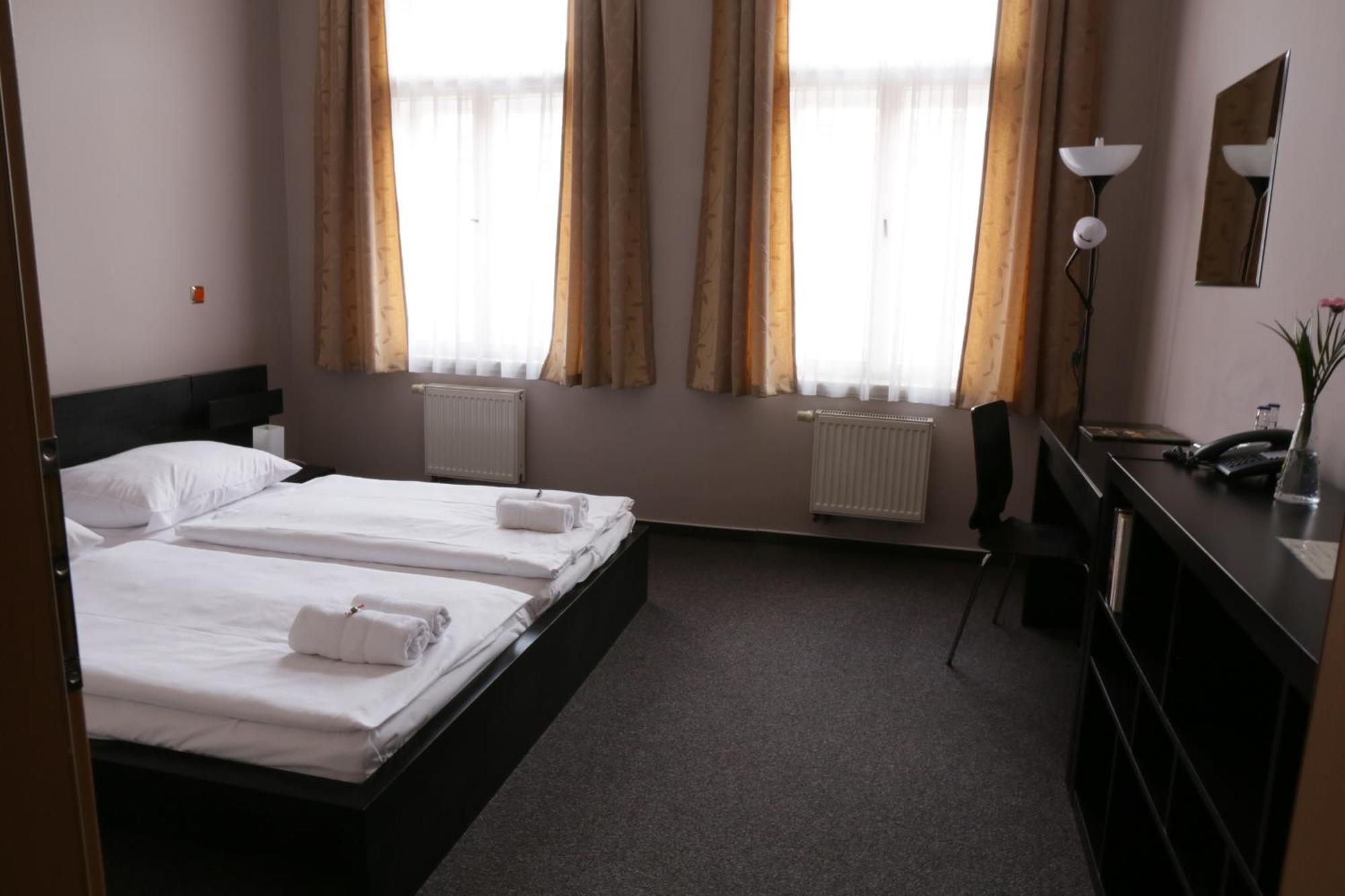 Hotel Zlata Stika Pardubice Eksteriør bilde